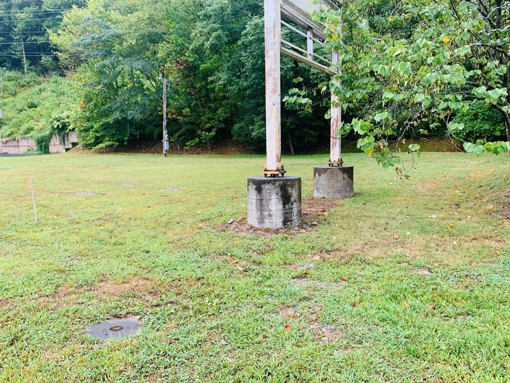 26333 US Hwy 119, Belfry, KY 41514